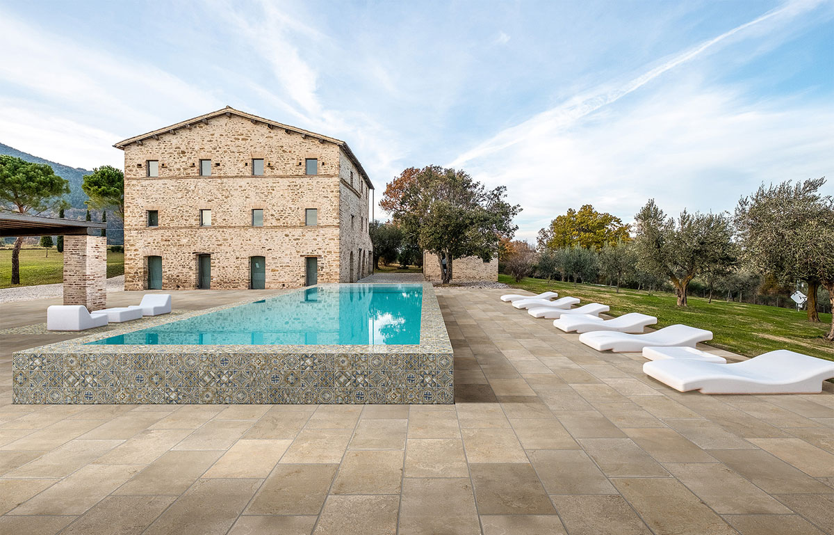 arredamento mediterraneo moderno piscina